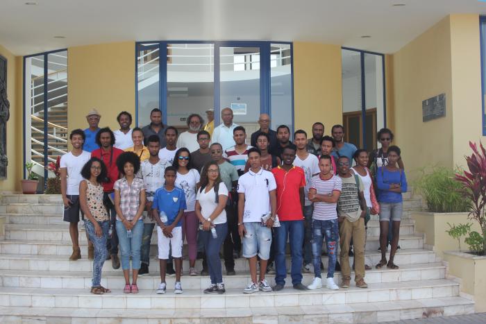 Foto captada na Câmara Municipal de Porto Novo, aquando da recepção da equipa pelo presidente e vereador.